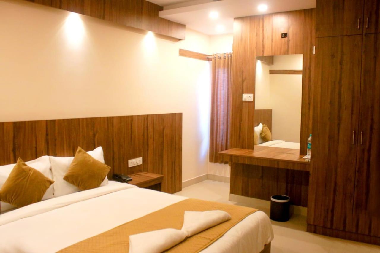 Hotel Sakura Inn Hosūr Dış mekan fotoğraf