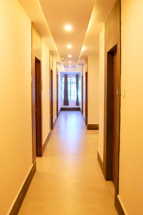 Hotel Sakura Inn Hosūr Dış mekan fotoğraf