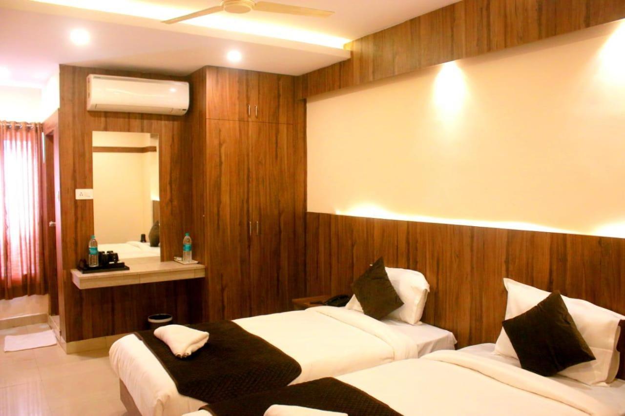 Hotel Sakura Inn Hosūr Dış mekan fotoğraf